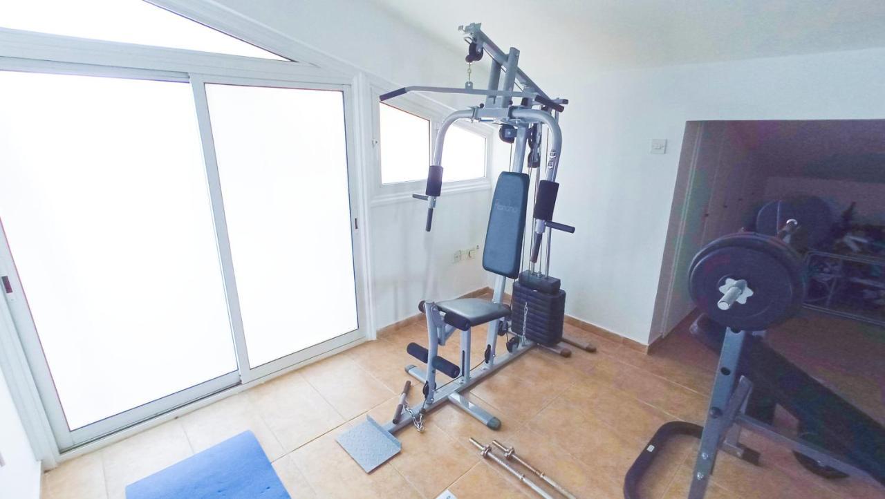 Luxury Private Rooms -Sea View, Netflix, Gym- 5 Min From Beach! - Private Room In Shared Apartment Ларнака Екстер'єр фото